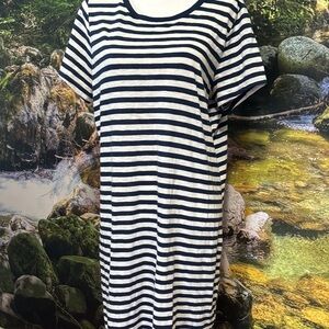 Old Navy Black and White Striped Dress